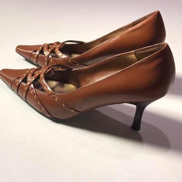Kelly & Katie Shoes - NWOT Kelly & Katie Jab Leather Pump w/ Gold Studs